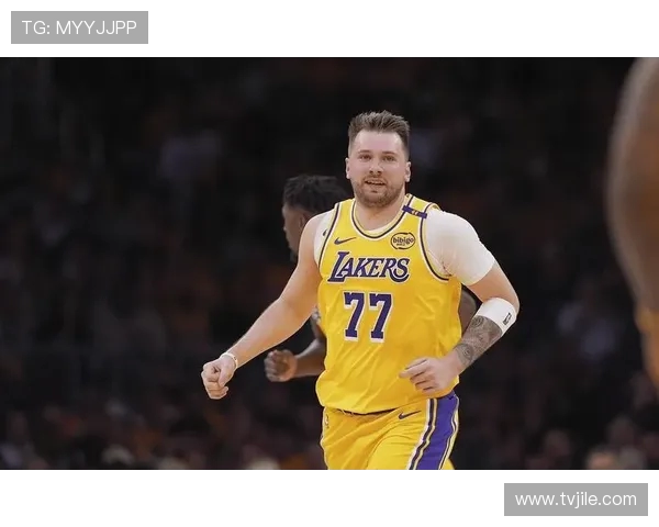 原创阿里纳斯：詹姆斯现在是东契奇身边的定点投手预计还能再打两年